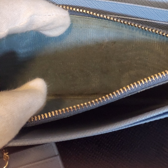 Prada Wallet - Picture 9 of 11